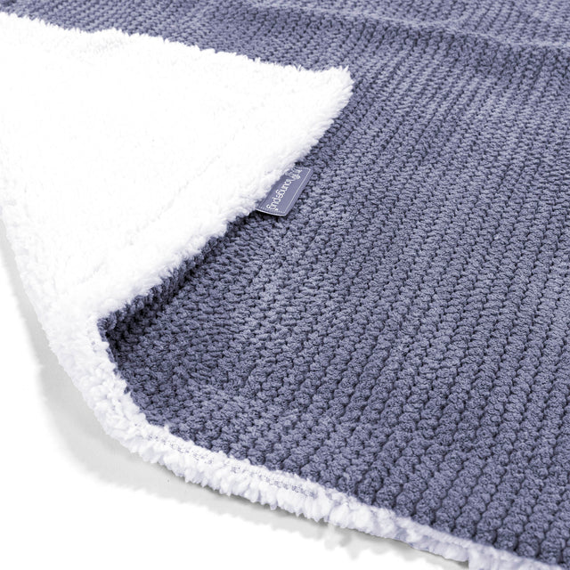 Sherpa Throw / Blanket - Pom Pom Purple 02