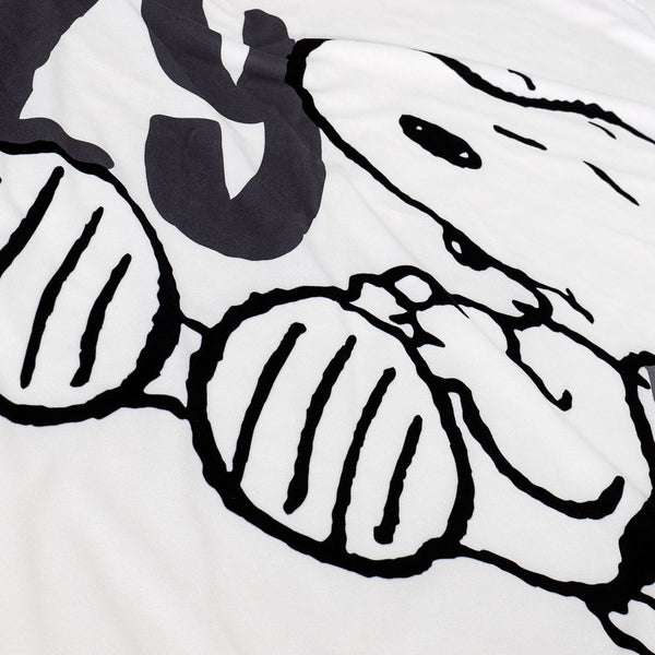 Snoopy Fleece Throw / Blanket - Lazy Fabric Close-up Image